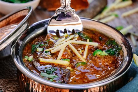  Nihari: Ein würziges, cremiges Geschmacksfeuerwerk aus Lahore!